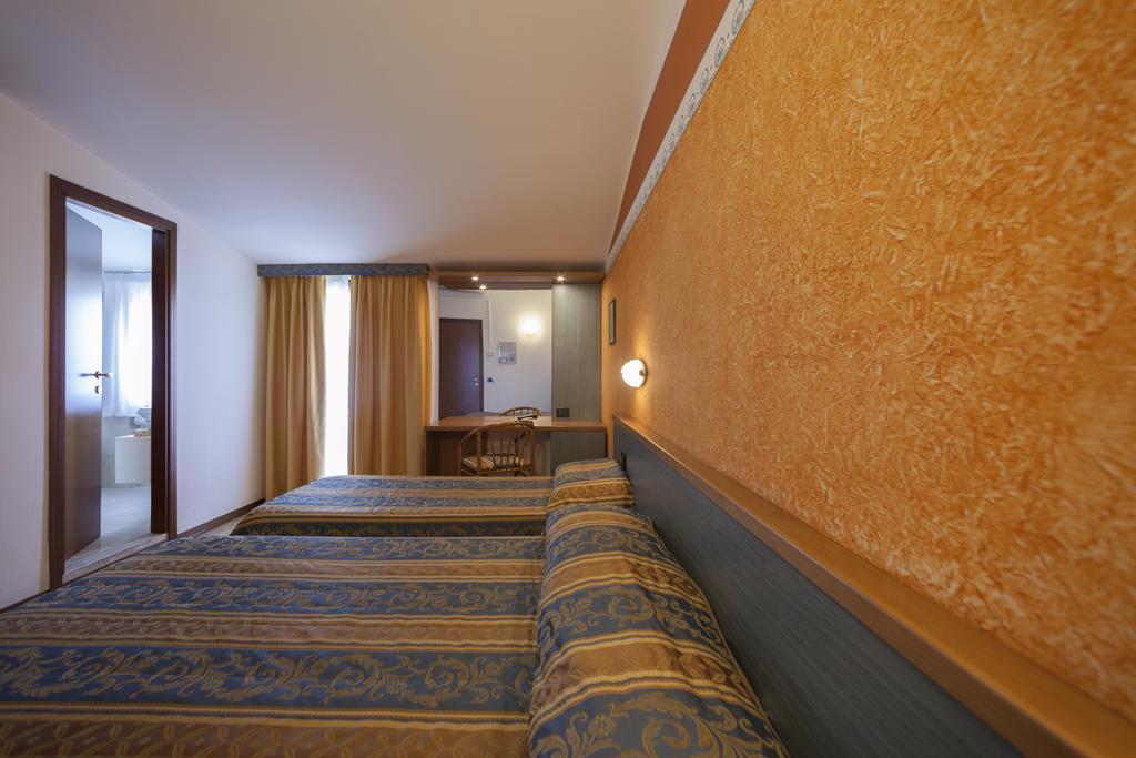 Hotel Dolci Colli Peschiera del Garda Kültér fotó